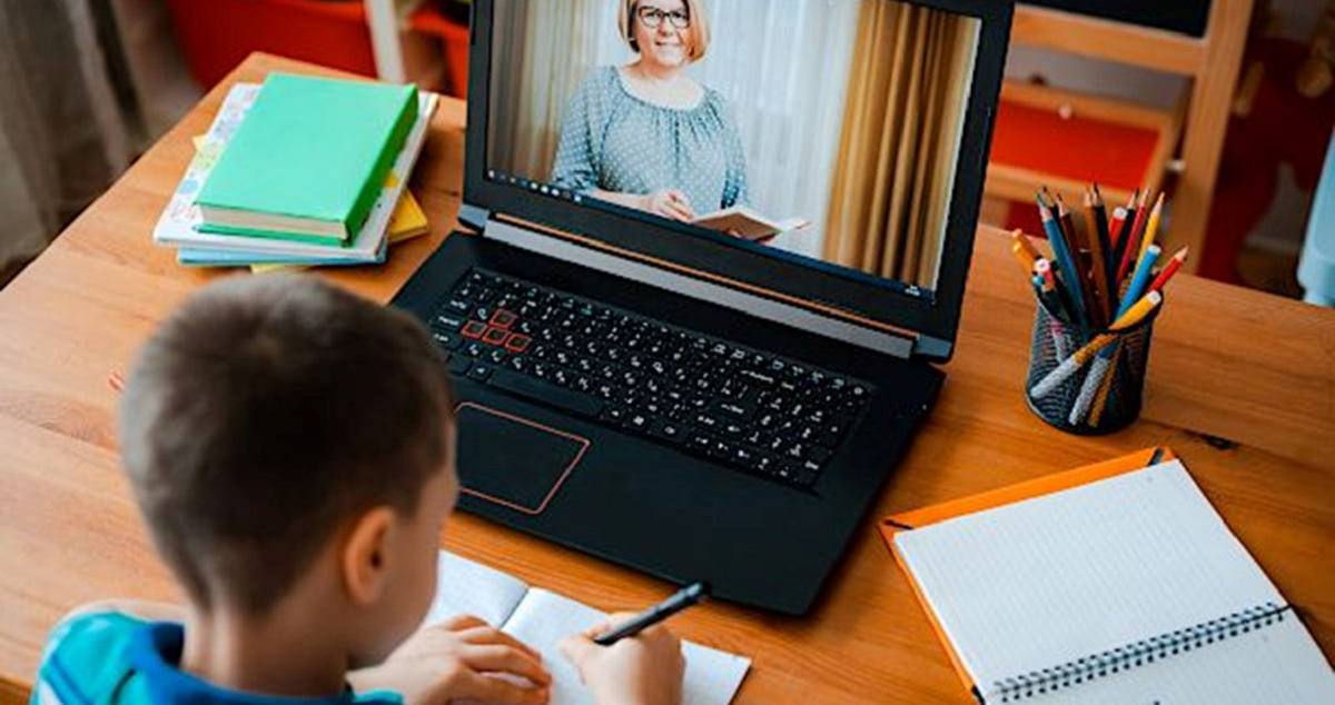 الخضور : التعليم الالكتروني خيار منطقي في ظل الظروف الحالية